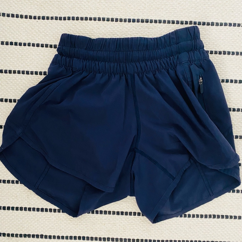 Lululemon Tracker IV 2 way stretch shorts Size 4